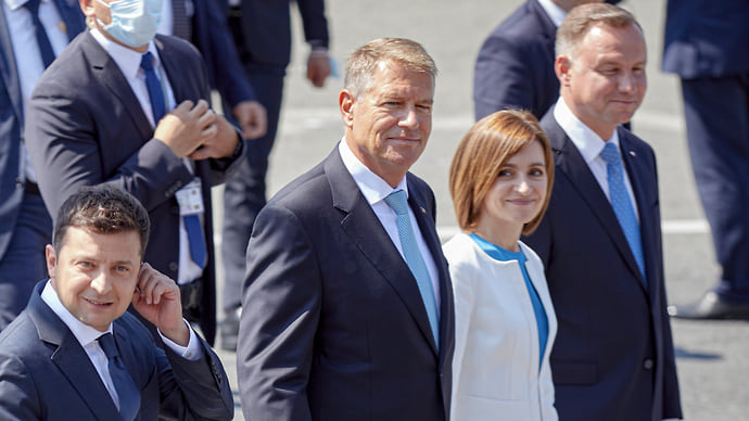 Молдавия отталкивается от дна независимости