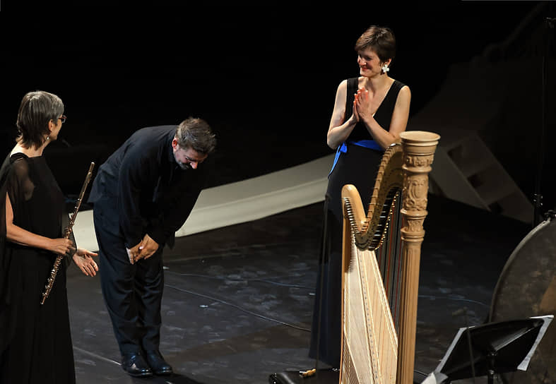 Художественный руководитель и дирижер Ensemble intercontemporain Маттиас Пинчер (в центре)