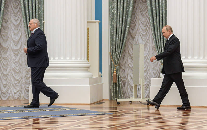 Александр Лукашенко и Владимир Путин до сих пор не решились на взаимное слияние и поглощение