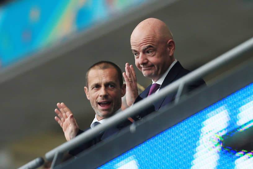 Президент FIFA Джанни Инфантино (справа) рассчитывает доказать оппонентам идеи проведения чемпионатов мира раз в два года (слева — президент UEFA
