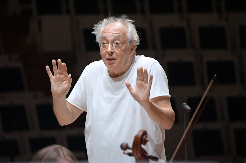 Уже на репетициях 74-летний Филипп Херревеге держался с молодыми оркестрантами по-свойски