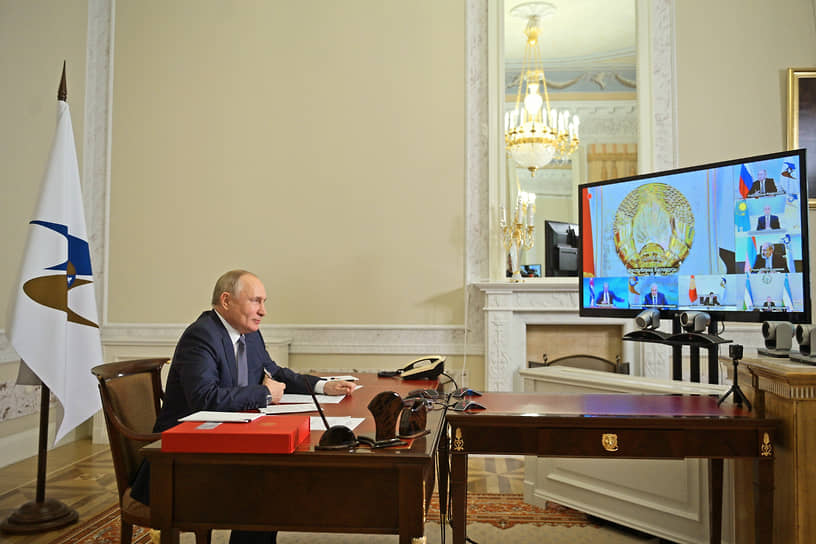 В этот раз сближение экономик стран ЕАЭС главы государств осуществляли в удаленном режиме (на фото — президент РФ Владимир Путин)
