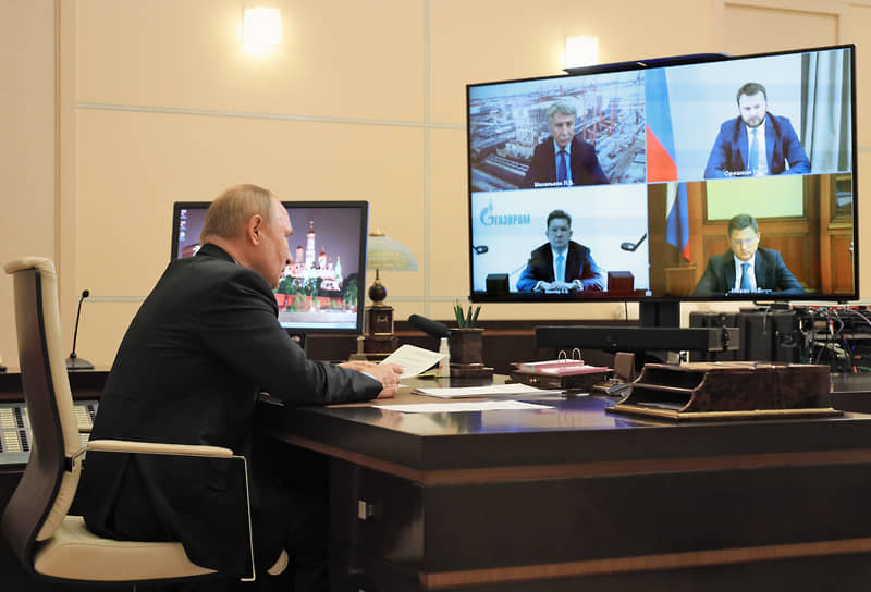 Президент России Владимир Путин во время совещания по вопросам освоения ресурсного потенциала полуострова Ямал