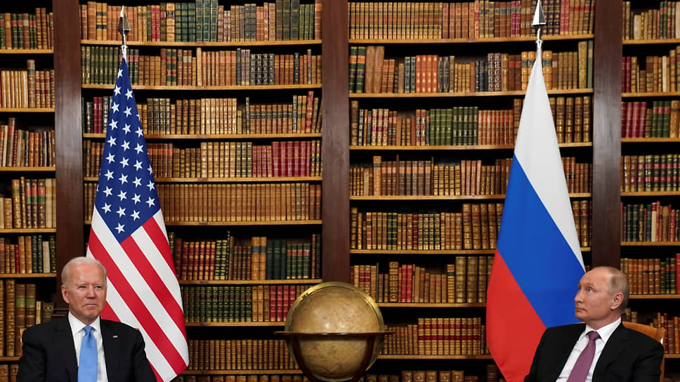 Президенты США и России Джо Байден и Владимир Путин хоть и далеки от того, чтобы смотреть в одном направлении, но находят общие темы для разговора
