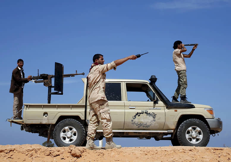 Назначение нового командующего военным округом Триполи привело к противостоянию вооруженных группировок в ливийской столице