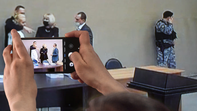 Алексея Навального обвиняют в растрате доверия