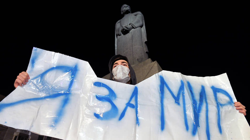 Как в России начались акции протеста против ввода войск на Украину