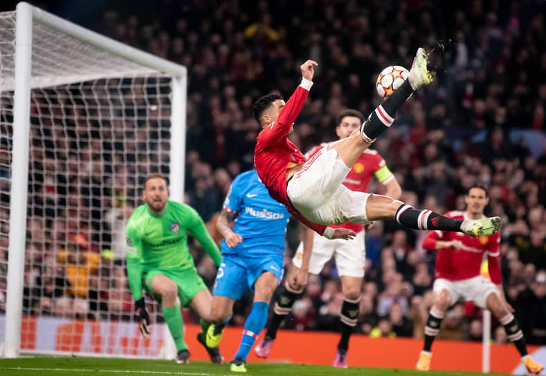 Во встрече с «Атлетико» форвард «Манчестер Юнайтед» Криштиану Роналду в третий раз в карьере не сумел нанести ни одного удара по воротам соперника в матче Лиги чемпионов, в котором он отыграл все 90 минут