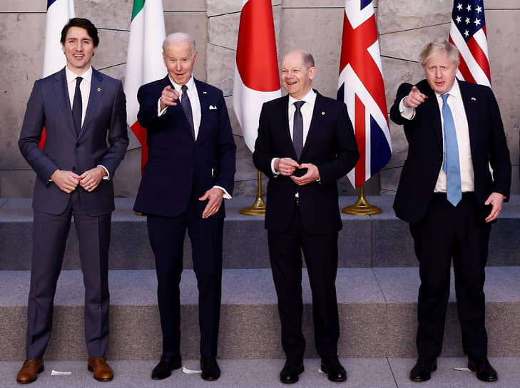 Премьер Канады Джастин Трюдо, президент США Джо Байден, канцлер Германии Олаф Шольц и премьер Британии Борис Джонсон начали предварительные консультации в рамках саммита «семерки», не дождавшись окончания саммита НАТО