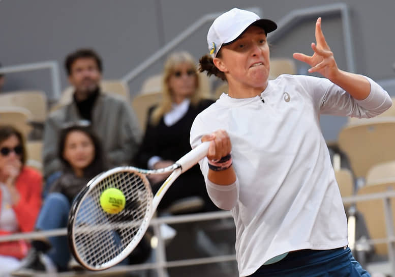 На Wimbledon его главный фаворит, первая ракетка мира Ига Швёнтек постарается продлить свою беспроигрышную серию из 35 матчей, которая началась еще в феврале
