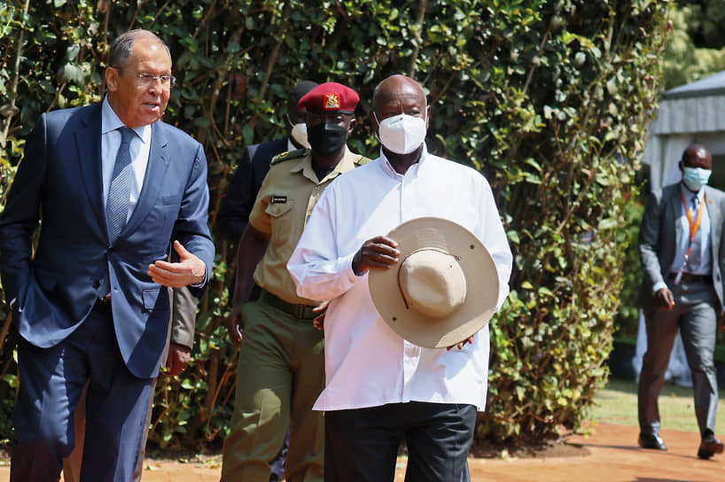 Африка не может отвернуться от россиян, дал понять президент Уганды Йовери Мусевени на встрече с Сергеем Лавровым. «Эти люди были с нами последние 100 лет, как мы можем автоматически быть против них?» — сказал он 