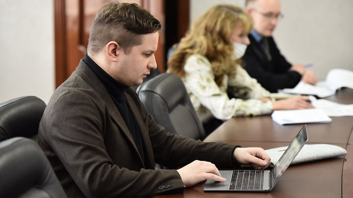 Коммунист остался без зарплаты