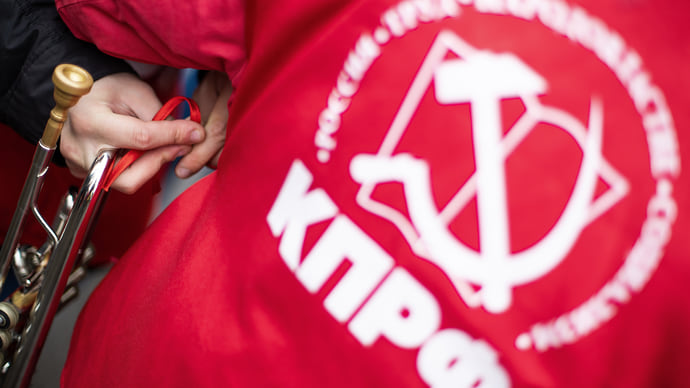 Коммунистов удвоили наполовину