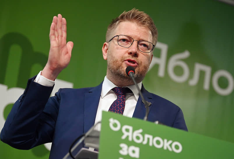 Лидер «Яблока» Николай Рыбаков уверен, что верность партии своим идеалам важнее числа полученных ею депутатских мандатов