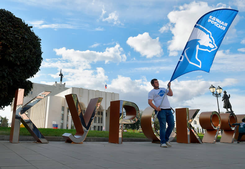 Многие партийцы, обеими руками поддерживающие спецоперацию на Украине, решили в ходе выборов в Курске сосредоточиться на сугубо мирных проблемах