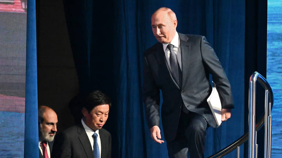 Владимир Путин на ВЭФ заговорил языком последних предупреждений