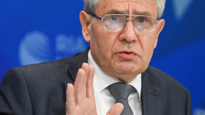 Президент РАН ушел в академ