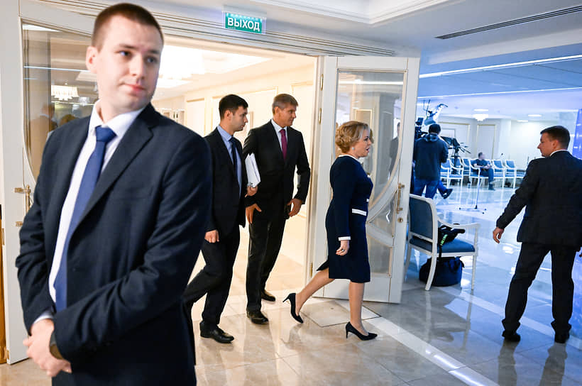 Председатель Совета федерации Валентина Матвиенко (в центре) 