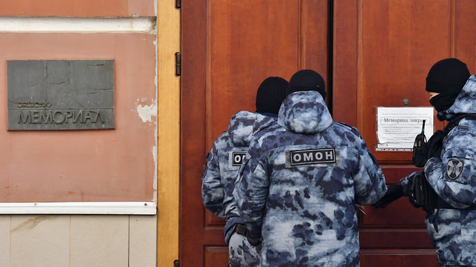 За заслуги перед тремя отечествами