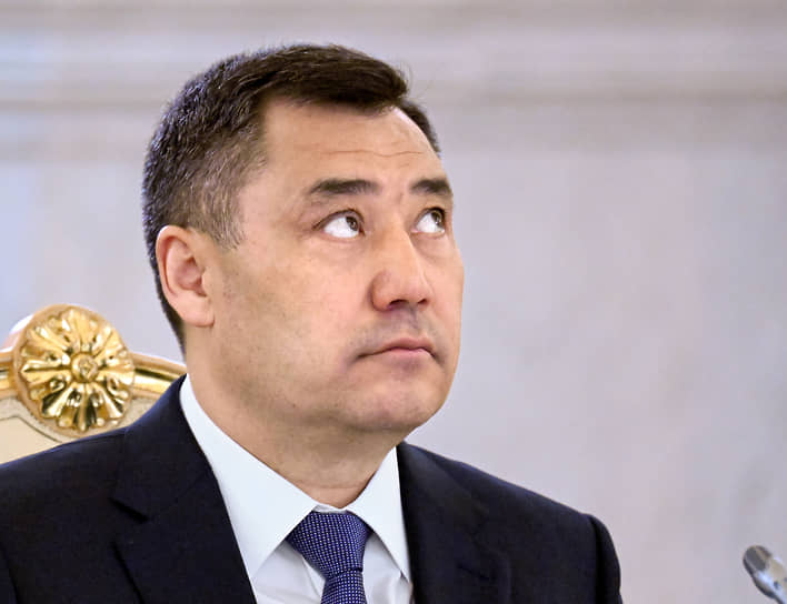 Президент Киргизии Садыр Жапаров не приехал в Санкт-Петербург на неформальный саммит глав государств СНГ, приуроченный к 70-летию президента РФ Владимира Путина. А через два дня стало известно, что Киргизия отменяет запланированные на октябрь учения ОДКБ