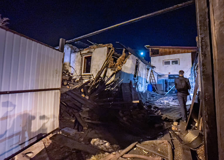 Разрушенный в результате падения Су-30 дом 