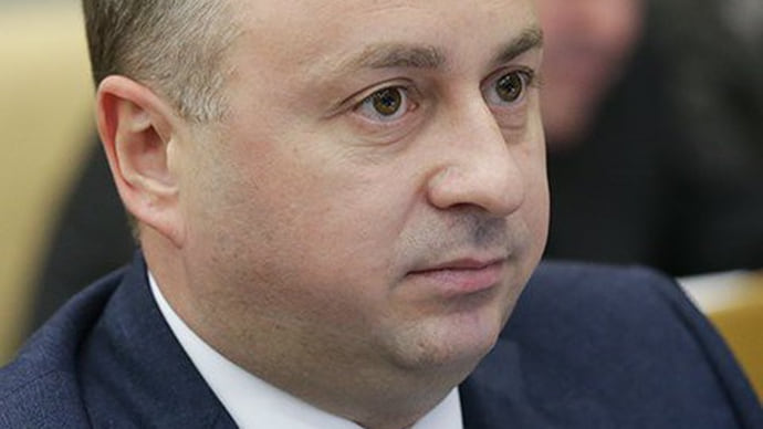 Трое на мандат