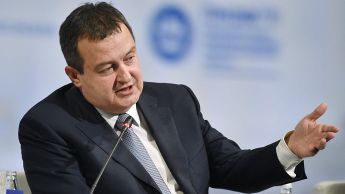 Правительство Сербии развернули на восток