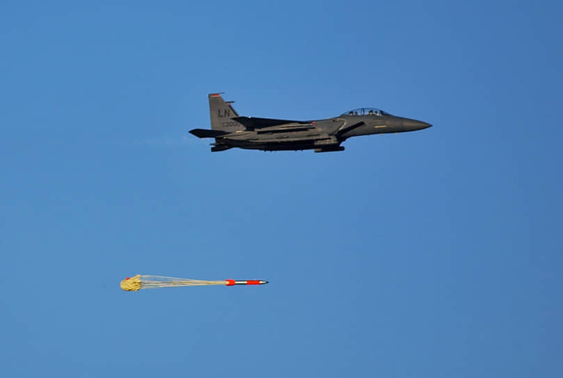 Испытания бомб B61-12 прошли успешно (на фото), и теперь США намерены доставить их в Европу заметно раньше запланированного срока