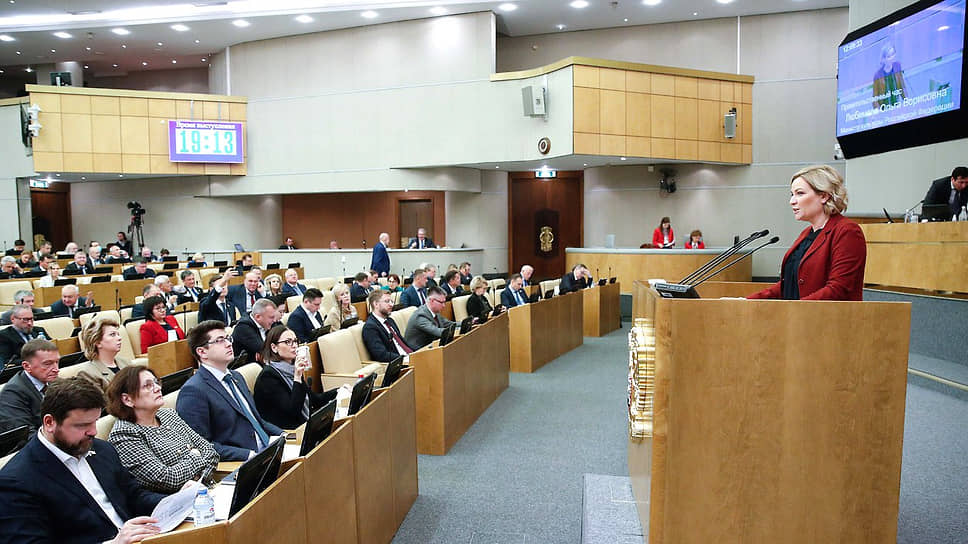 Министр Ольга Любимова (на трибуне) заверила депутатов Госдумы, что российская культура в мире по-прежнему очень востребована