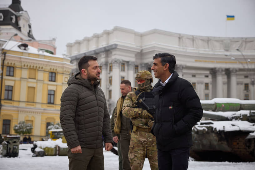 Премьер-министр Великобритании Риши Сунак (справа) и президент Украины Владимир Зеленский