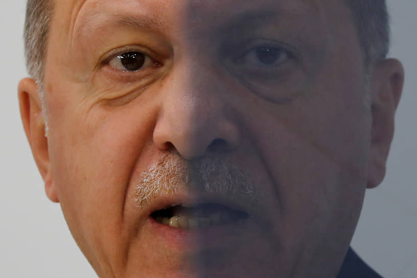 Реджеп Тайип Эрдоган обвинил США в том, что они по сути вооружают курдских боевиков, а Россию — в том, что она не обеспечила отвод курдских отрядов от сирийско-турецкой границы