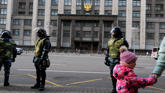 Митингам тут не место