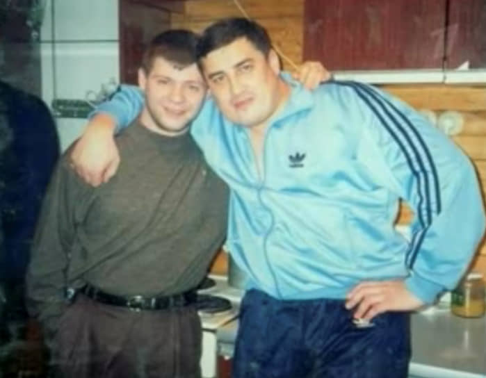 Адыган Саляхов (справа)