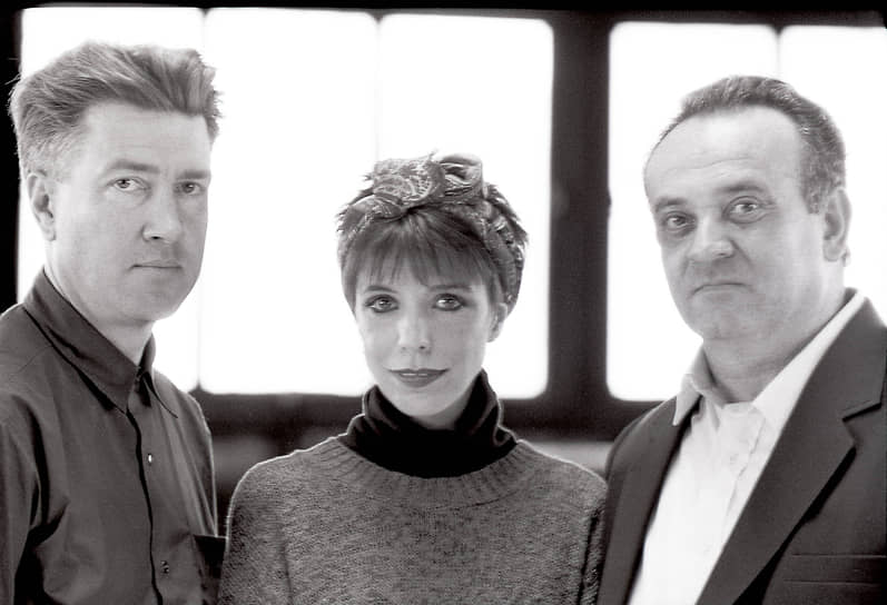 Встреча с Дэвидом Линчем (крайний слева) и певицей Джули Круз круто изменила всю карьеру Анджело Бадаламенти (справа)
