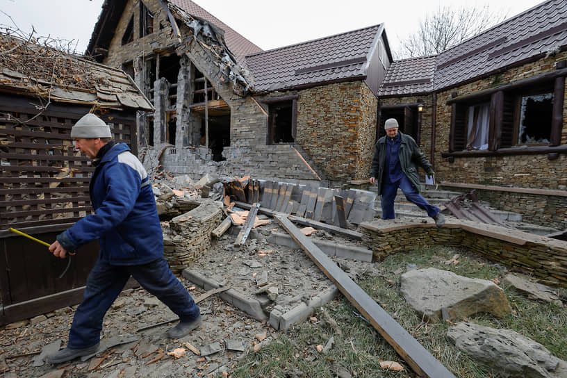 Основная сила артиллерийского удара пришлась на пристройку к ресторану, где Дмитрий Рогозин проводил рабочую встречу и отмечал день рождения