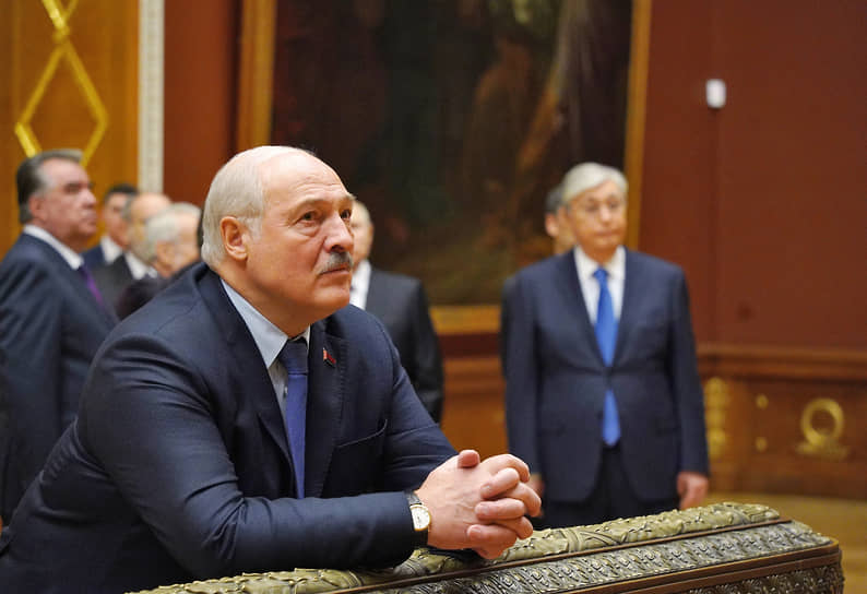 Александр Лукашенко замер перед «Последним днем Помпеи»
