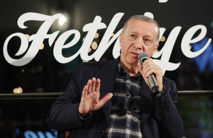 Президент Турции Реджеп Тайип Эрдоган напомнил, что за вступление в НАТО Швеции и Финляндии была выставлена цена: они должны выдать Анкаре «около 130 террористов»
