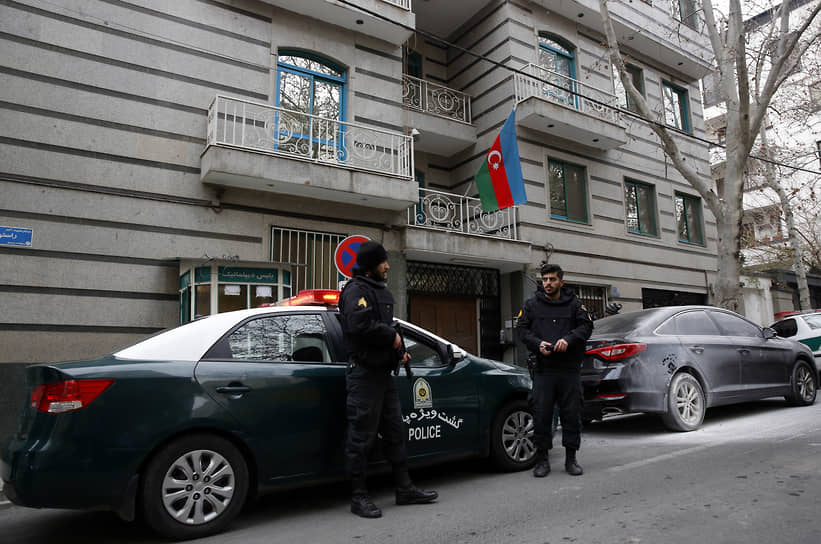 Комментируя пятничное нападение на свое посольство в Тегеране (на фото), власти Азербайджана констатировали: Иран виновен как минимум в невыполнении обязательств в рамках Венской конвенции