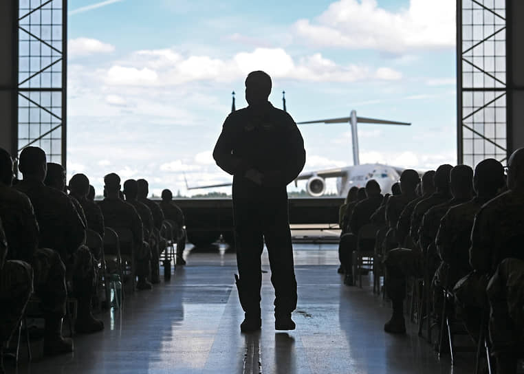 Предсказание главы командования воздушной мобильности ВВС США Майка Минихана (на фото), призвавшего коллег готовиться к войне с Китаем, которая начнется в 2025 году, наделало много шума