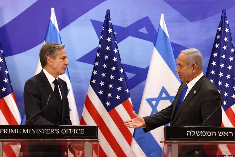 Госсекретарь США Энтони Блинкен (слева) и премьер-министр Израиля Биньямин Нетаньяху на совместной пресс-конференции в Иерусалиме