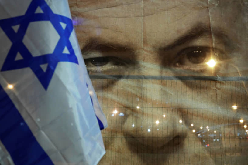 Баннер с изображением премьера Израиля Биньямина Нетаньяху