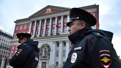 Оппозиционеры заполняют шорт-листы // Парламентские партии определяются с потенциальными кандидатами в мэры Москвы