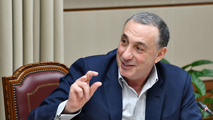С томатами наперевес