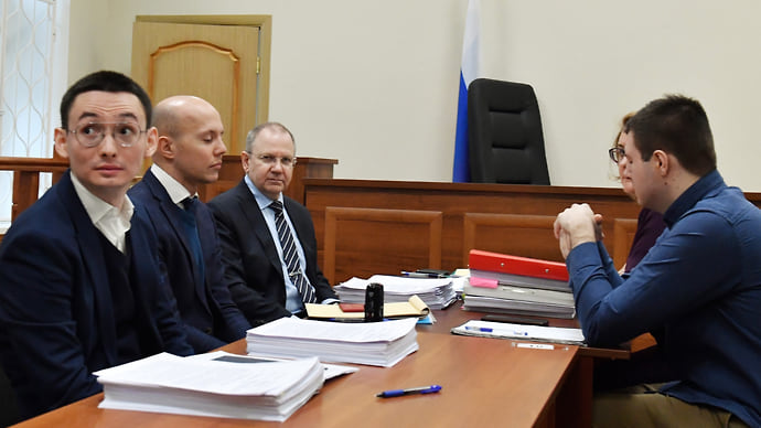 Тринадцать штрафов и три предупреждения