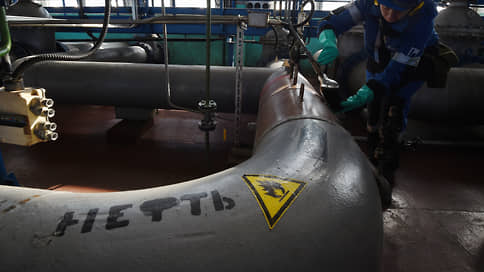 НПЗ загрузились по полной // Нефтекомпании РФ увеличивают переработку на фоне эмбарго ЕС
