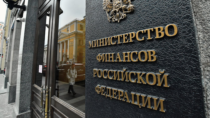 Минфин занял дорого, зато надолго
