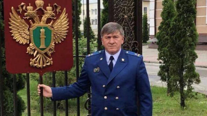 Прокурор надзирал за своими и террористами