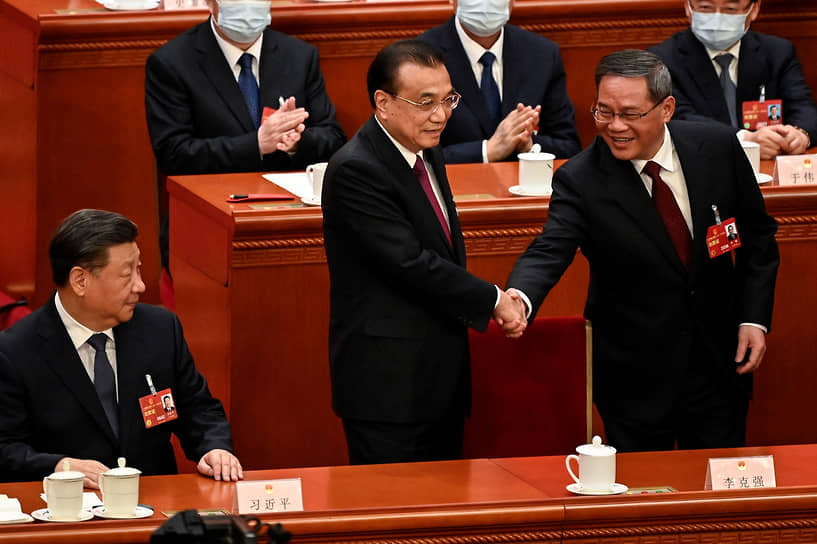Слева направо: президент Китая Си Цзиньпин, экс-премьер Ли Кэцян и новоизбранный премьер-министр Ли Цян
