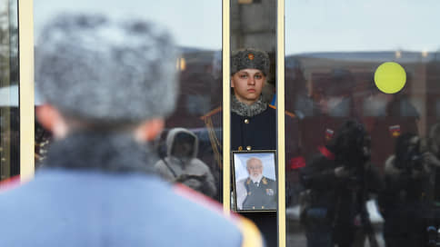 Верховный главноизбиркомандующий // Экс-председателя ЦИКа Владимира Чурова проводили с воинскими почестями