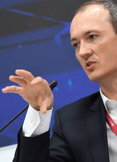 Глава аппарата правительства, вице-премьер Дмитрий Григоренко продолжает искать причины того, почему в России не работают даже писаные нормы, и способы все же заставить их работать